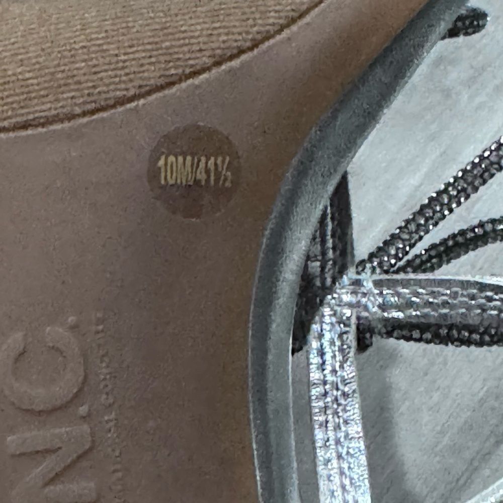 Women's Nolino Beaded Bow T-Strap Dress Sandals - Picture 9 of 10